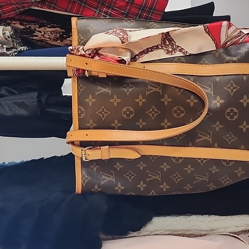 Lv bucket bag trade